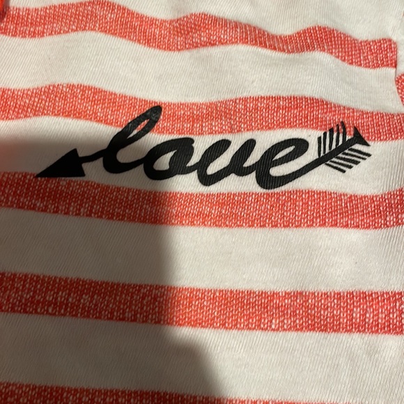 Cute long sleeve LOVE top - Picture 3 of 4